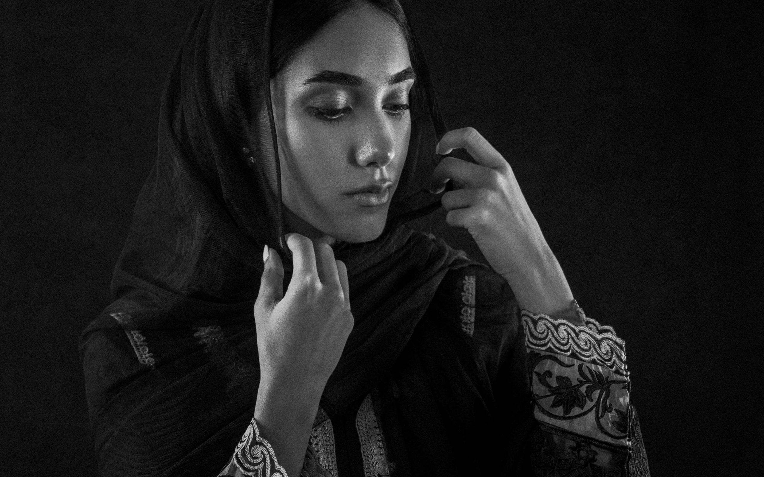 studio-shot-of-a-beautiful-young-woman-posing-2026-03-18-17-41-34-utc